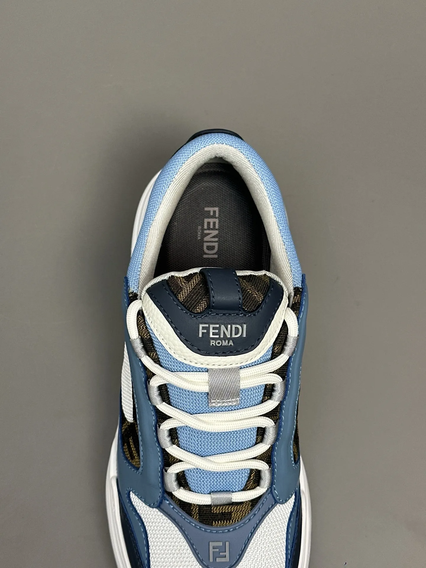 [FENDI] Fendi men's shoes 💰780💰 - High-end quality original casual sports shoes - Upper: Nappa calfskin, pebbled calfskin, tongue and heel; injection molded brand logo plastic module - Lining: brand canvas - Outsole: ultra-light T men's shoes 💰R foam rubber; molded outsole - Super high quality control, fine workmanship: highlighted (high-end, luxury, grade) -Size :39-44 (38, 45, can be customized)